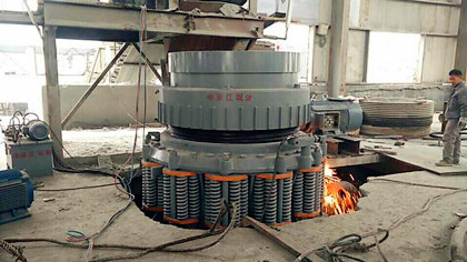 山東省棗莊市300噸每小時鐵礦石破碎生產(chǎn)線用SJ1650圓錐破碎機