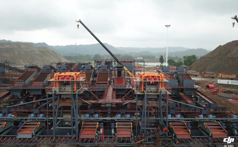 雙金四川瀘州客戶時產(chǎn)4000噸鵝卵石破碎生產(chǎn)線