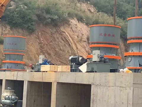 雙金機械三臺單缸液壓圓錐破客戶安裝現(xiàn)場