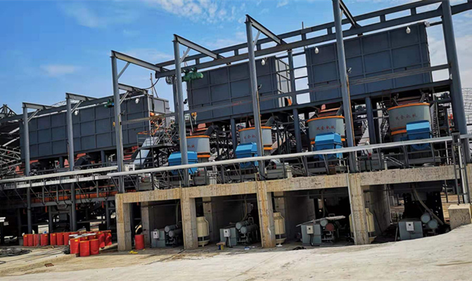 圖為雙金客戶時(shí)產(chǎn)4000噸生產(chǎn)線，單缸液壓圓錐機(jī)設(shè)備使用現(xiàn)場(chǎng)