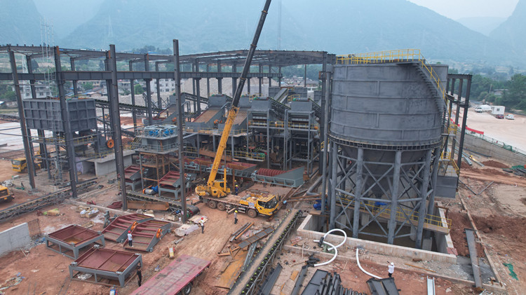 石料生產(chǎn)線(xiàn)項(xiàng)目建設(shè)中