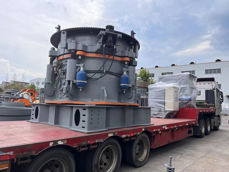 多缸圓錐破碎機發(fā)貨現(xiàn)場