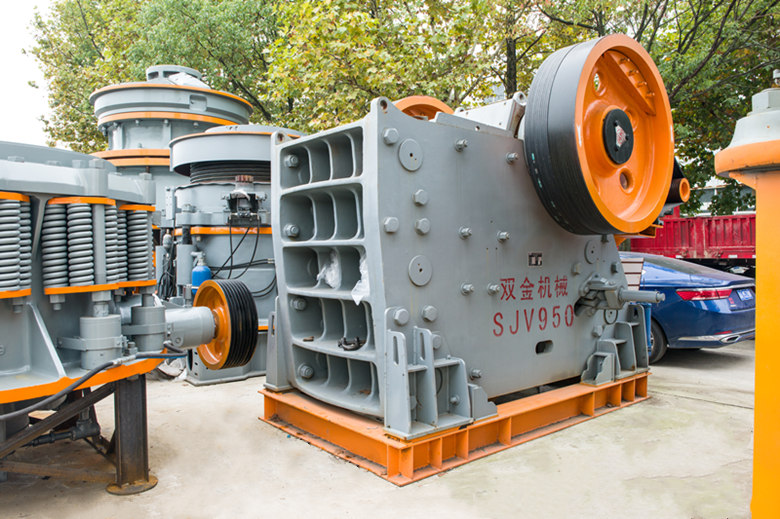 圖為雙金機械950顎式破碎機