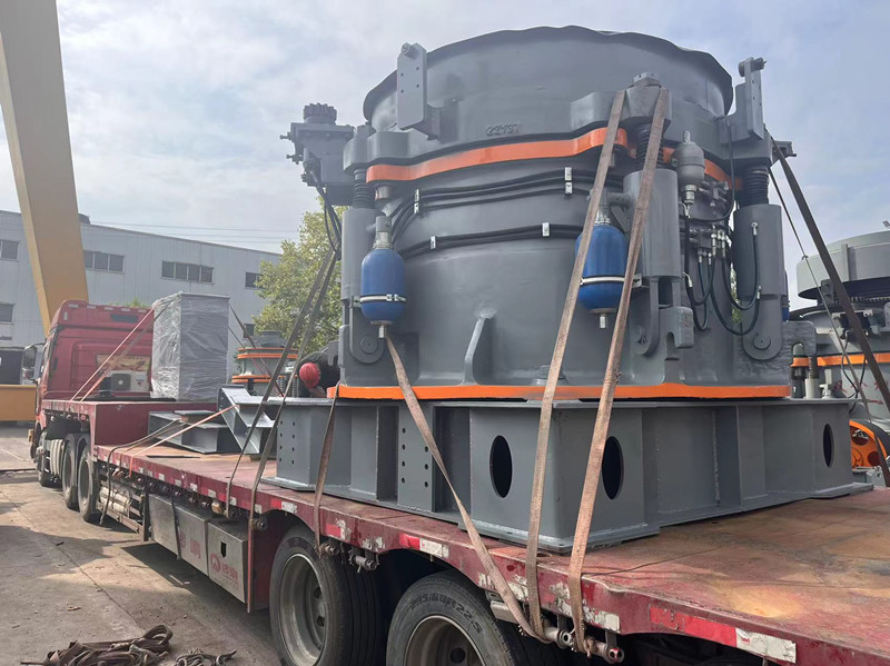 雙金多缸圓錐機(jī)發(fā)貨現(xiàn)場(chǎng)