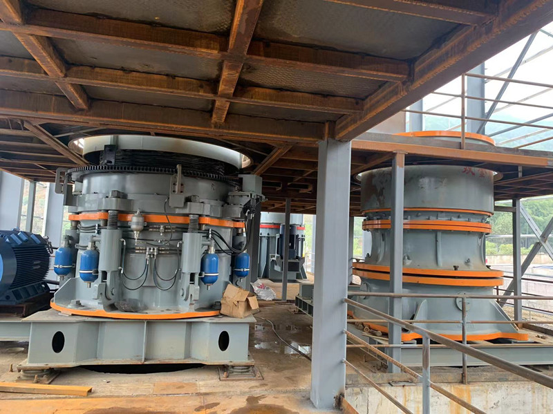 三臺(tái)單缸液壓圓錐機(jī)和三臺(tái)多缸液壓圓錐機(jī)