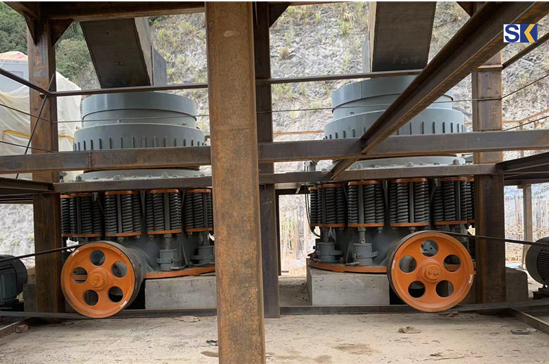 雙金機(jī)械2臺圓錐破碎機(jī)舟山客戶現(xiàn)場