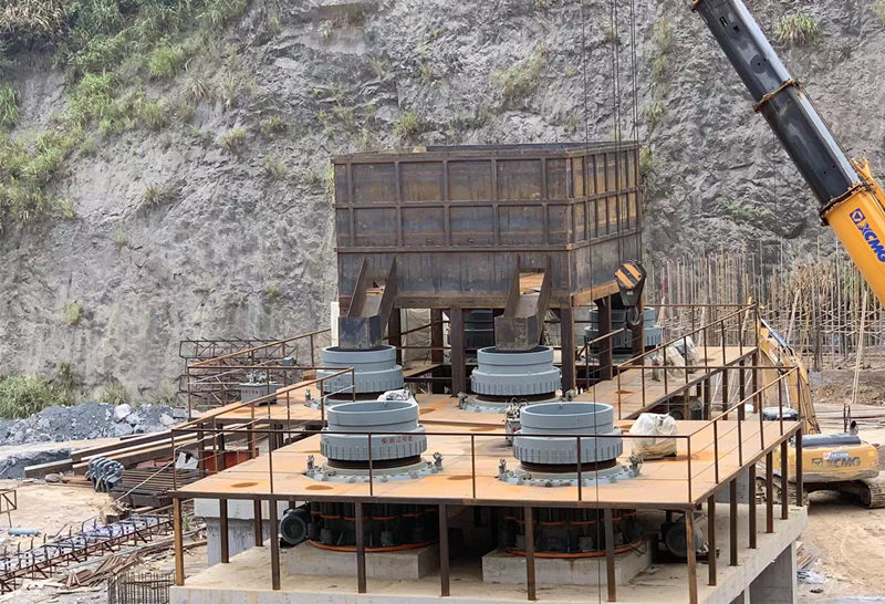 4臺(tái)1650中碎圓錐機(jī)