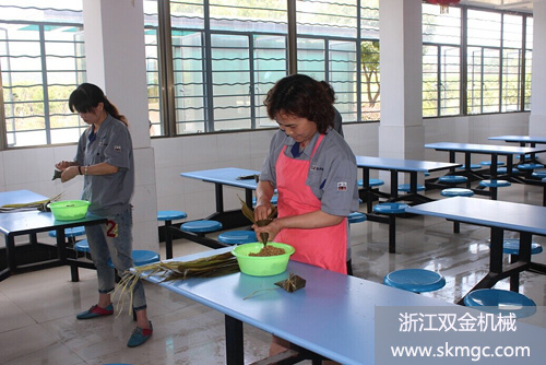 雙金工會舉辦第二屆女職工包粽子比賽