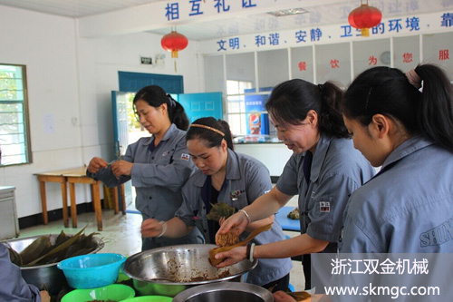 雙金工會舉辦第二屆女職工包粽子比賽