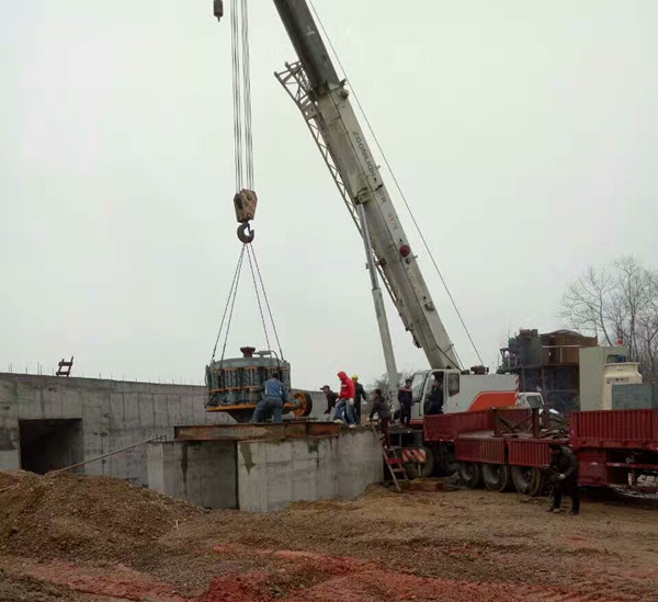 圓錐破碎機(jī)安裝現(xiàn)場(chǎng)