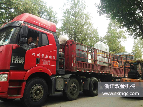 浙江雙金機(jī)械圓錐機(jī)