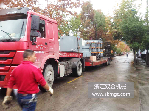 浙江雙金機(jī)械圓錐破碎機(jī)