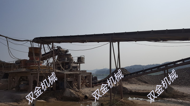 四川南充楊光輝破碎生產(chǎn)線.png