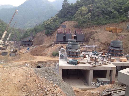 公路建設(shè)的破碎機(jī)