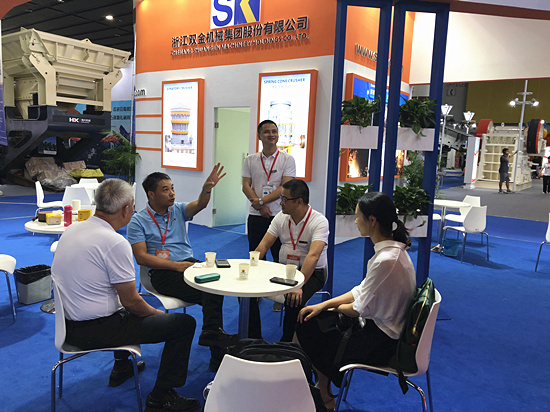 廣東東升集團(tuán)劉總與雙金領(lǐng)導(dǎo)洽談