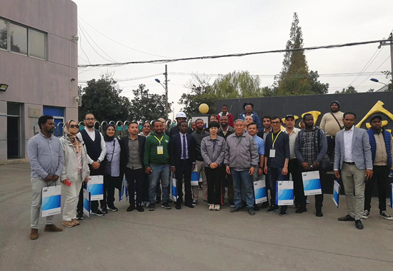 海外客戶與雙金人員合影