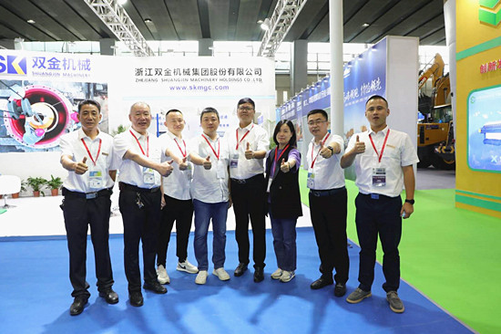 行業(yè)專家稱贊雙金液壓圓錐機(jī)