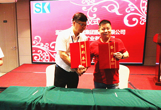 客戶采購顎破與單缸液壓圓錐機(jī)