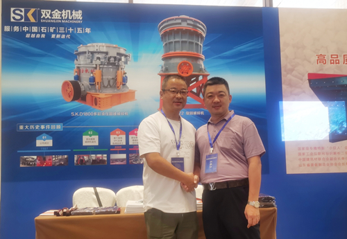 廣東砂石協(xié)會(huì)秘書長(zhǎng)蒞臨雙金展位
