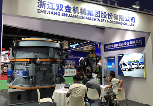 客戶蒞臨雙金展位咨詢多缸圓錐機(jī)