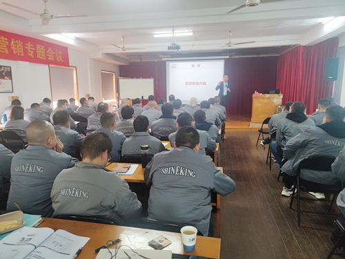 公司邀請張老師為大家講授《互聯(lián)網(wǎng)營銷升級與創(chuàng)新》課程