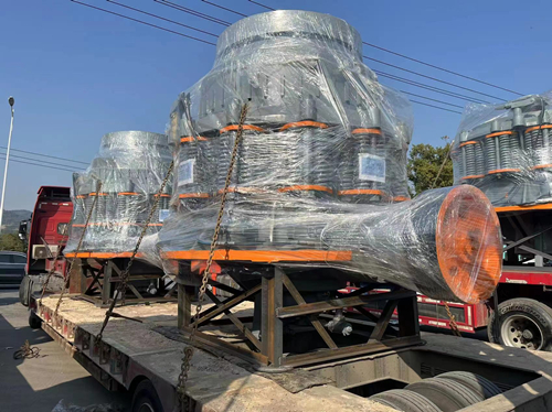 出口南非的彈簧圓錐機(jī)發(fā)貨現(xiàn)場(chǎng)